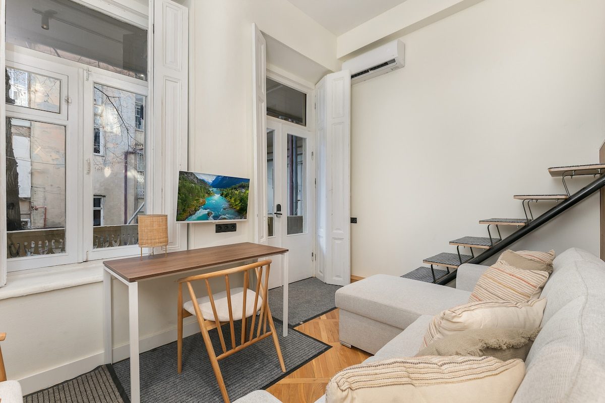 Vili Akhvlediani Loft